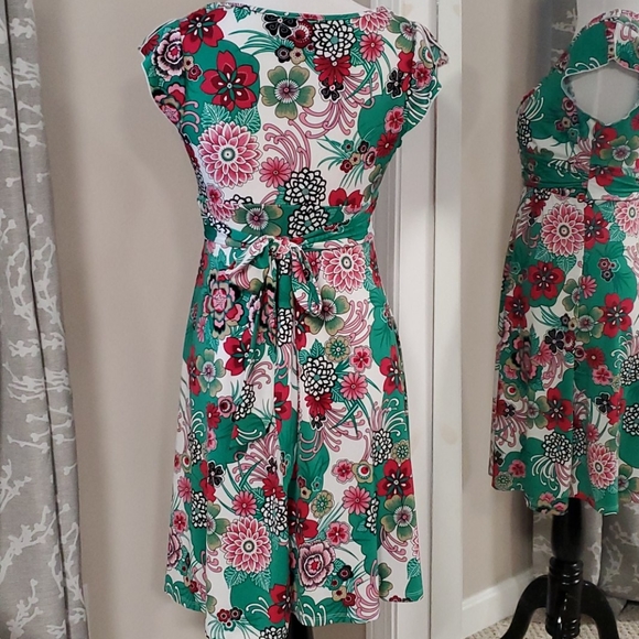 XOXO Floral Flutter Sleeve Dress - Picture 4 of 5